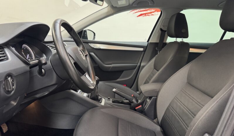 SKODA OCTAVIA COMBI 1.6 TDI // HTVA: 9 917€ complet