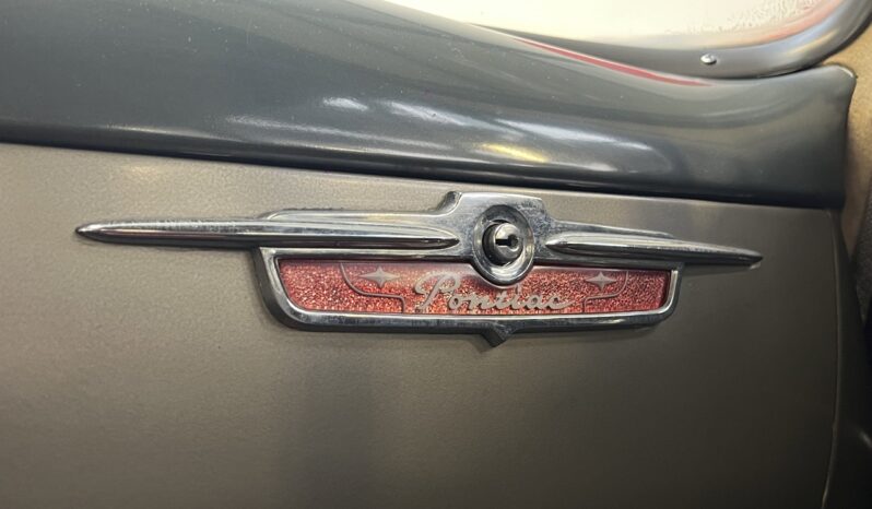 PONTIAC CHIEFTAIN (1952) complet