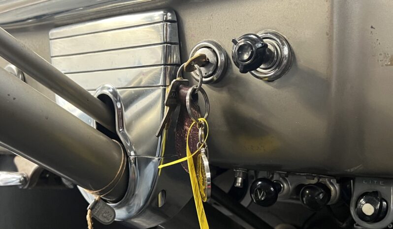 PONTIAC CHIEFTAIN (1952) complet
