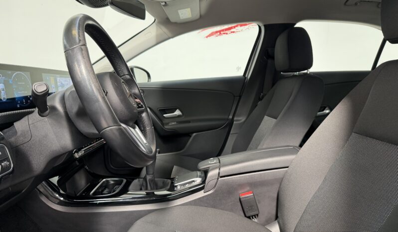 MERCEDES A180 D BERLINE complet