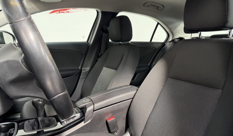 MERCEDES A180 D BERLINE complet