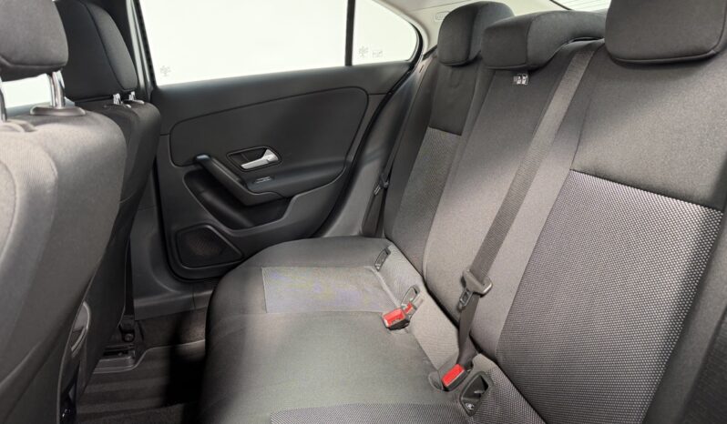 MERCEDES A180 D BERLINE complet