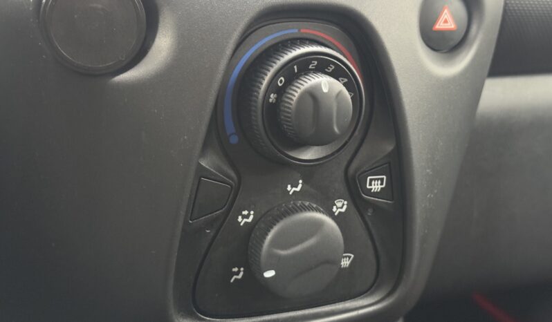 TOYOTA AYGO 1.0 VTI complet