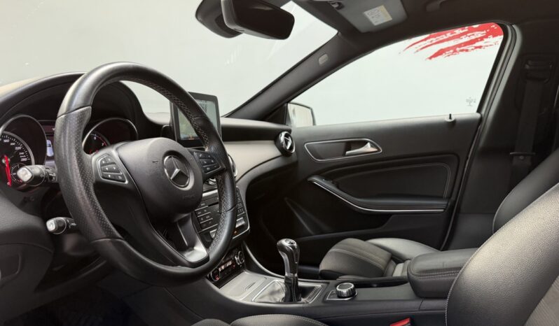 MERCEDES GLA 180 complet