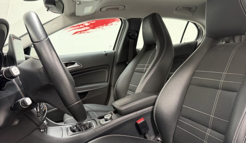 MERCEDES GLA 180 D complet