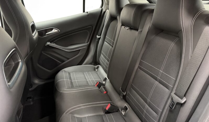 MERCEDES GLA 180 D complet