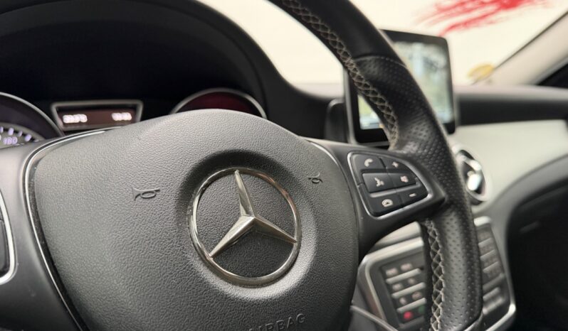 MERCEDES GLA 180 D complet