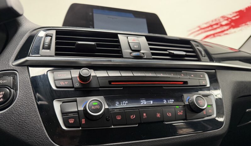 BMW 118I URBAN CHIC _ Automatique complet