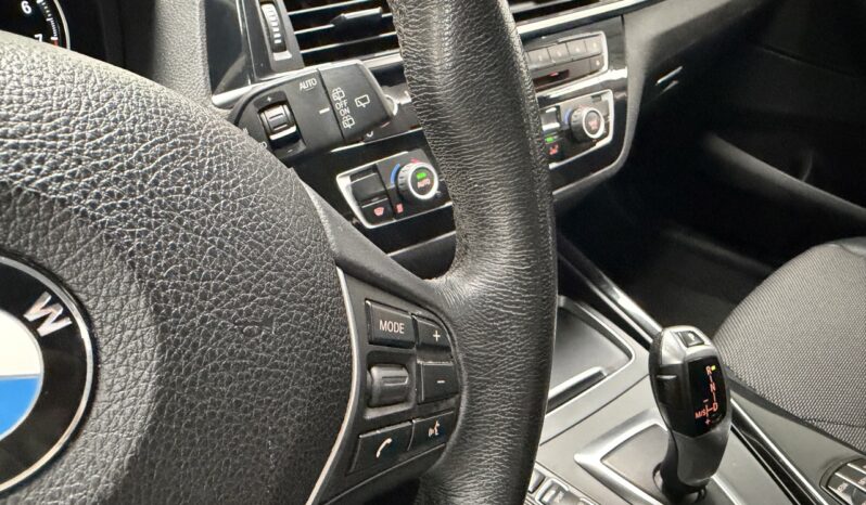 BMW 118I URBAN CHIC _ Automatique complet